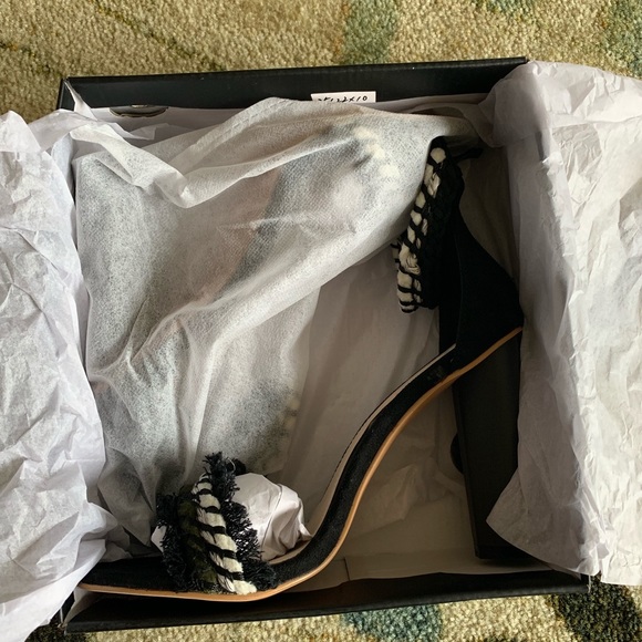 Brand New Stylish Frayed Block Heel - Picture 6 of 7